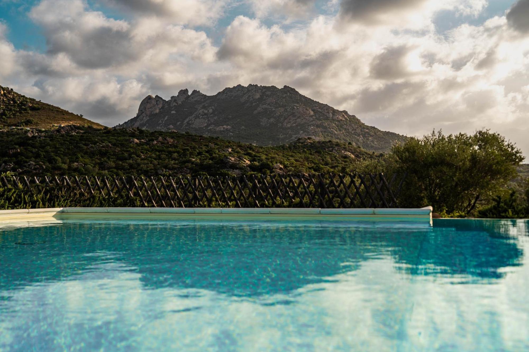 Casagliana Suite Resort Olbia Exterior photo